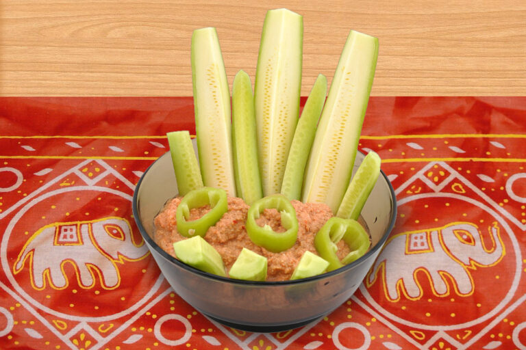 Какво ядат суровоядците? - Сос от покълнали семена и ядки със зеленчуци. Какво ядат суровоядците? - Сос от покълнали семена и ядки със зеленчуци.